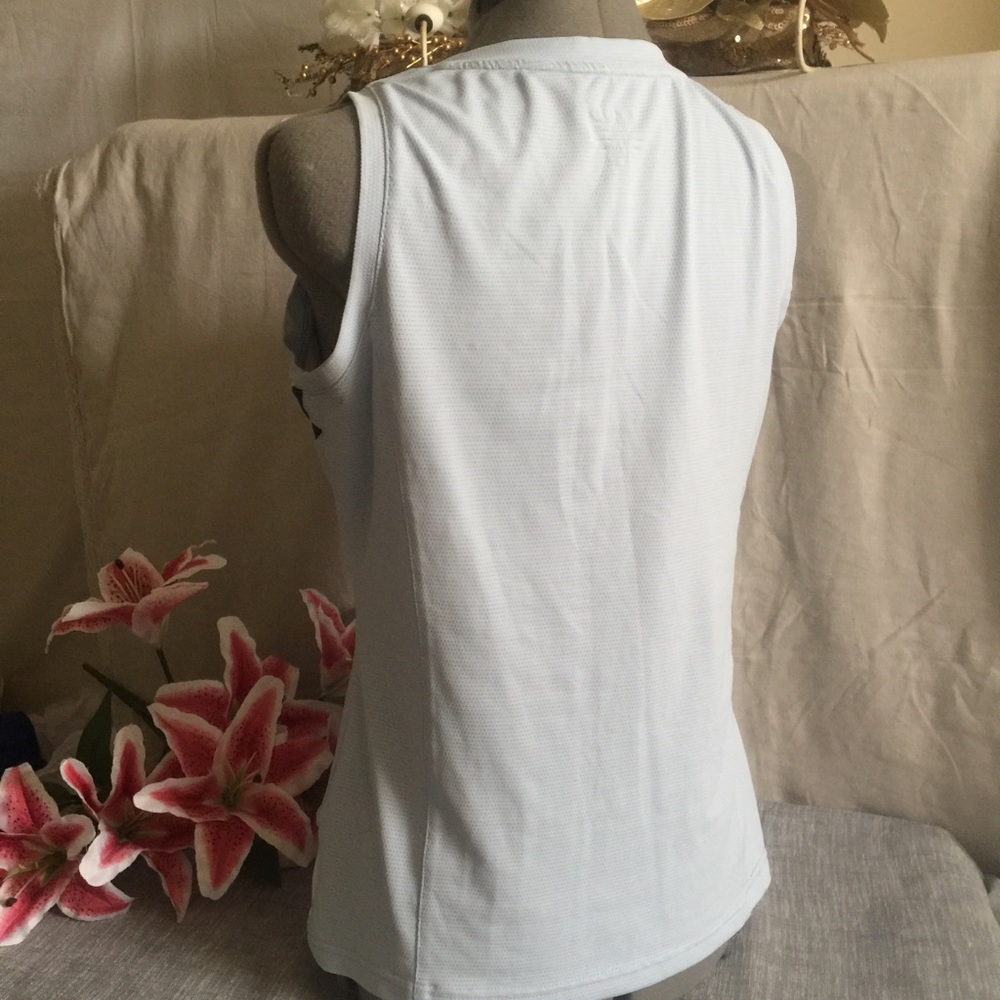 IZOD Cool FX sleeveless Ladie’s golf or tennis top - Picture 3 of 7